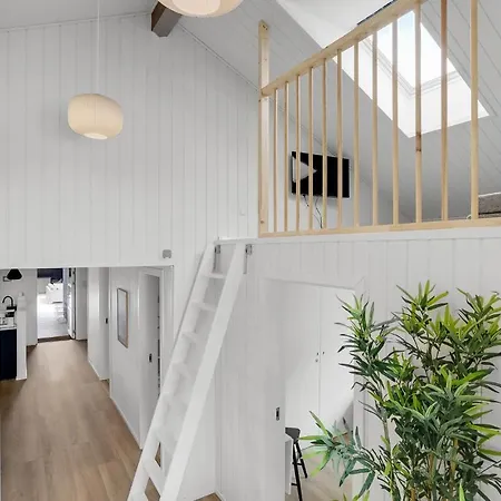 Vakantiehuis Lovely In *